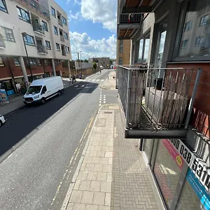 Modern Flat Near Transports Londres