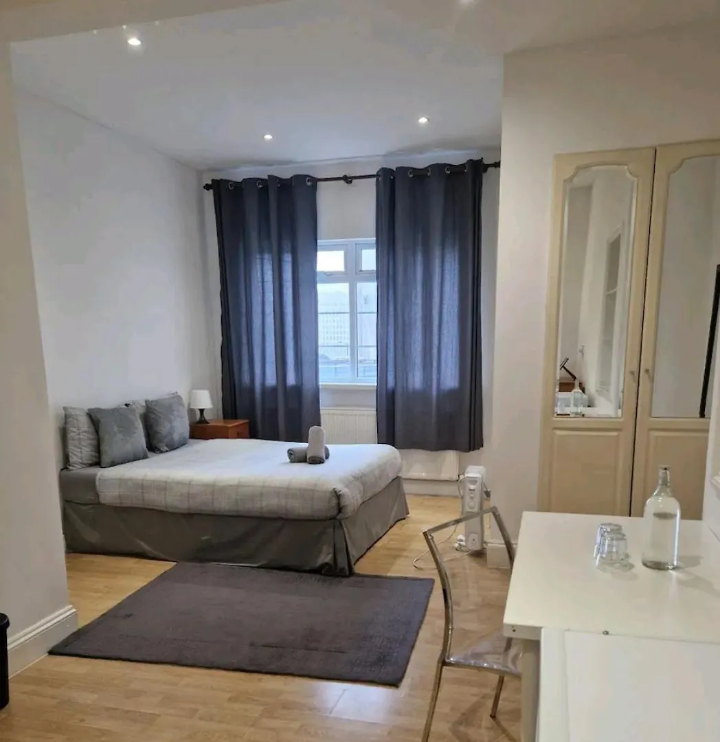 Affordable Rooms In Shared Flat, London Bridge