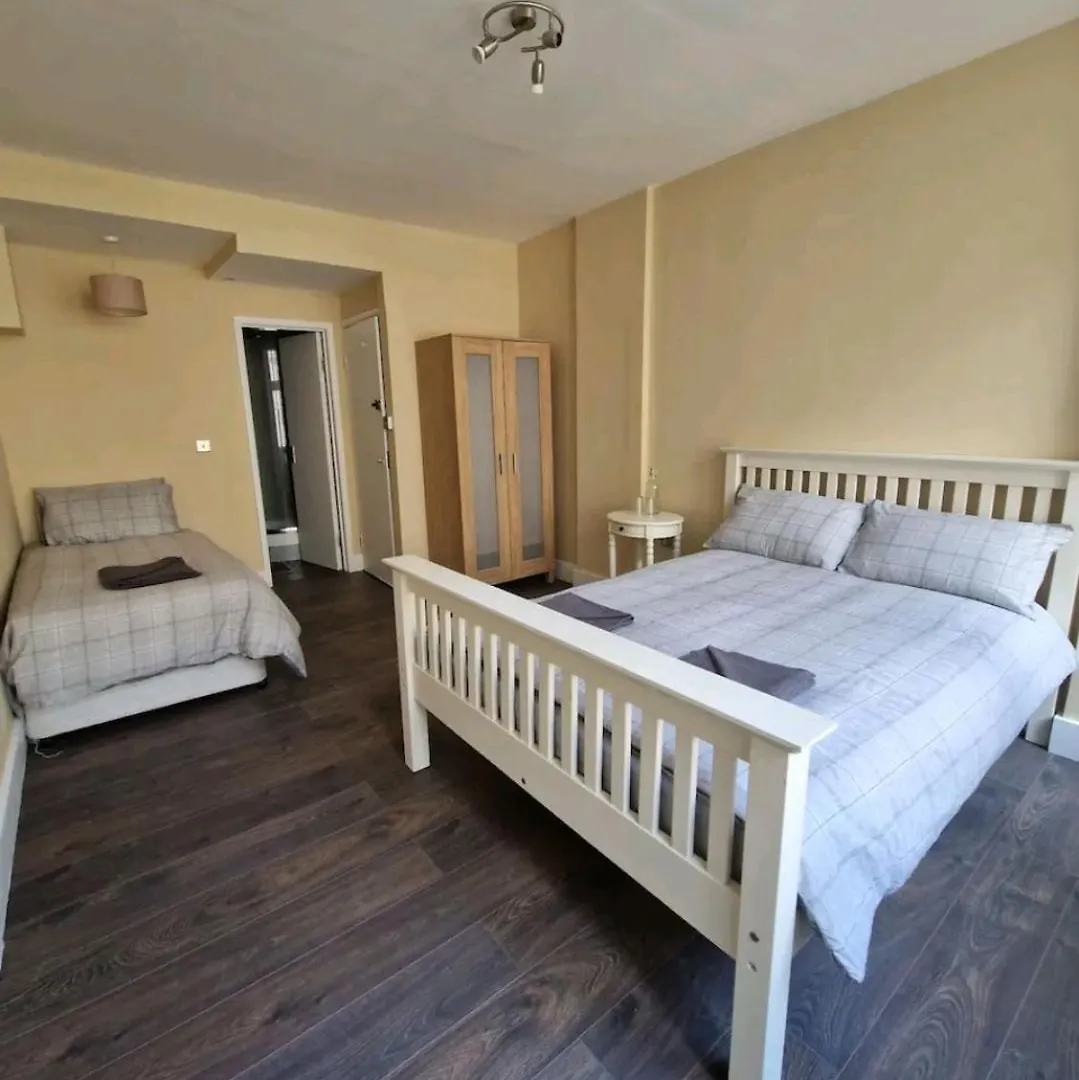 Affordable Rooms In Shared Flat, London Bridge 0*,