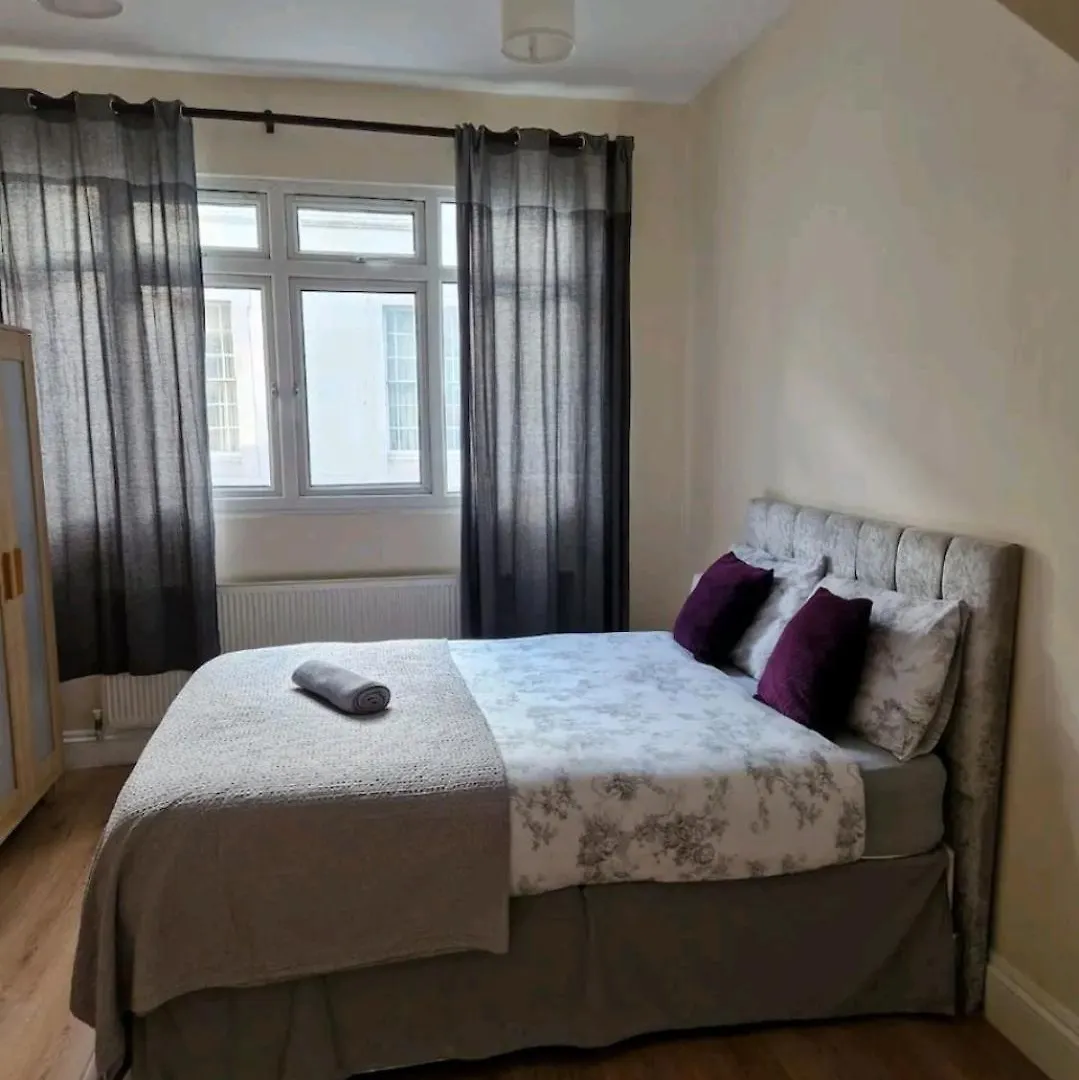 Affordable Rooms In Shared Flat, London Bridge